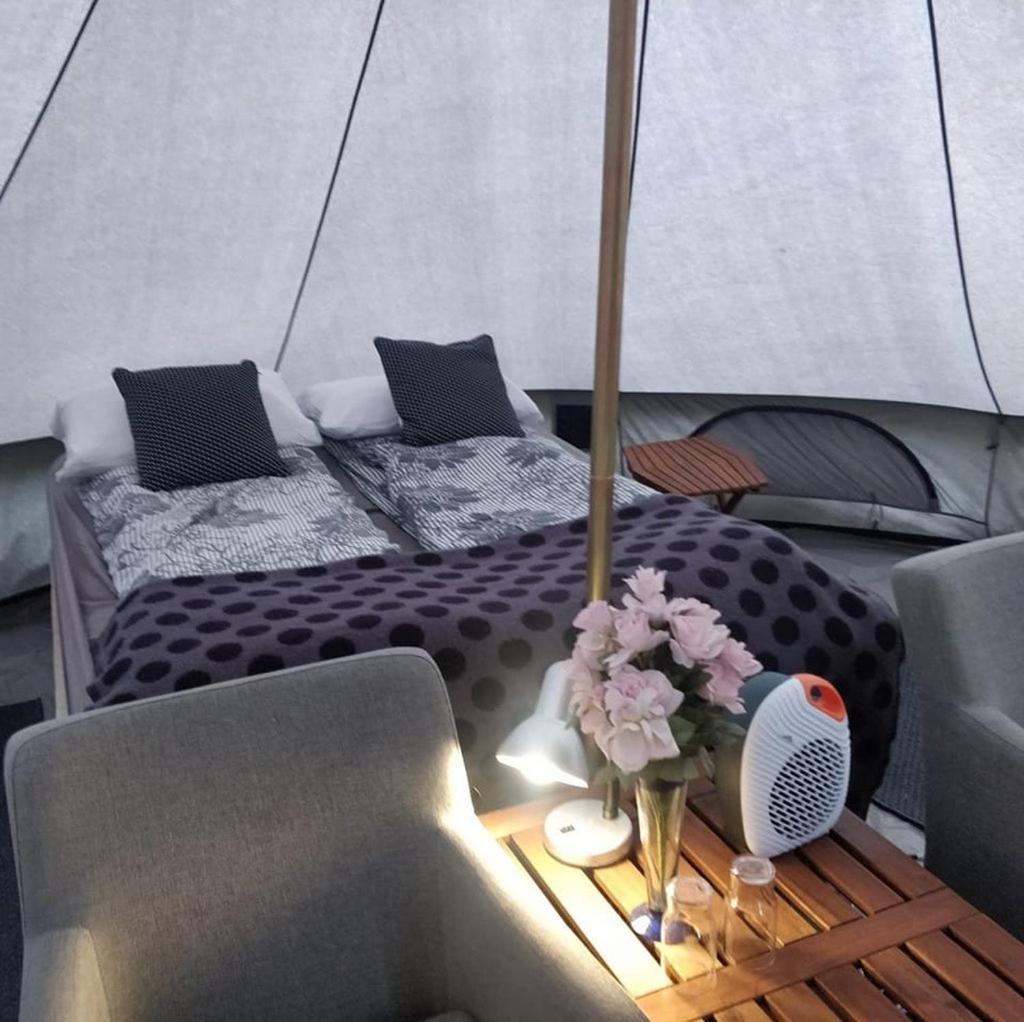 Godaland Glamping 霍尔斯沃德吕尔 外观 照片